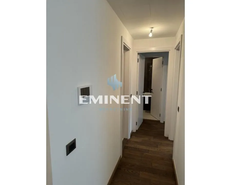 Izdavanje, trosoban stan, 77m², Gundulićev Venac, Beograd