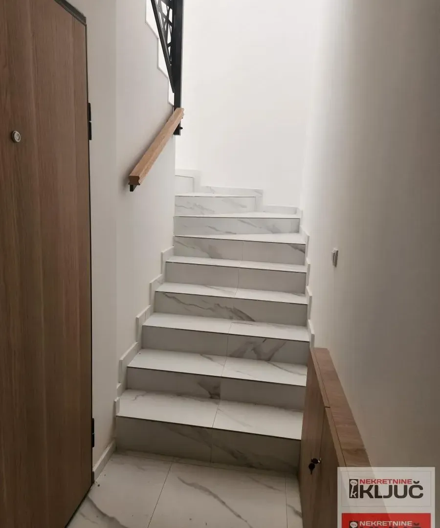 Prodaja, trosoban stan, 79m², Veternik, Novi Sad Sve Podlokacije