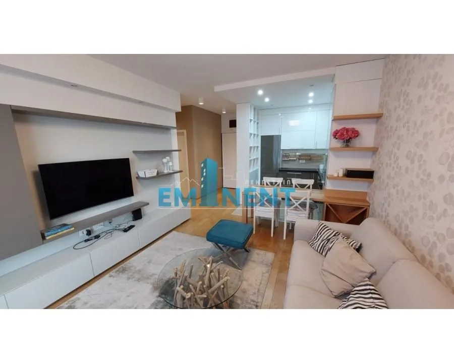 Izdavanje, trosoban stan, 73m², Južni Bulevar, Vračar Sve Podlokacije