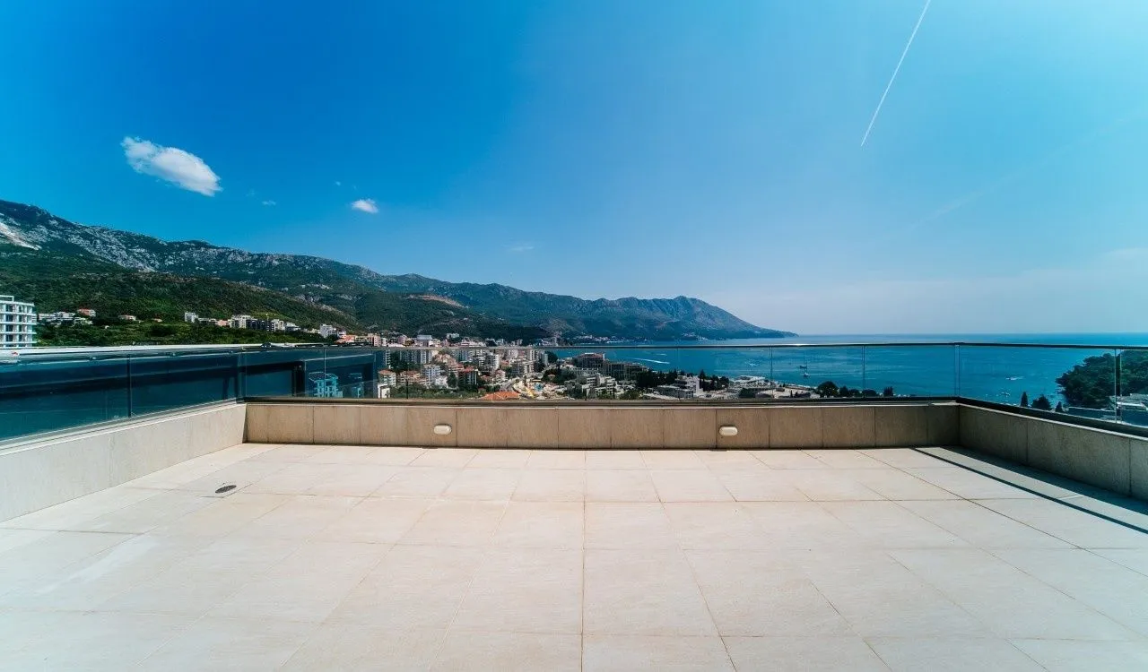 Sale, three bedroom apartment, 233m², Bečići, Budva