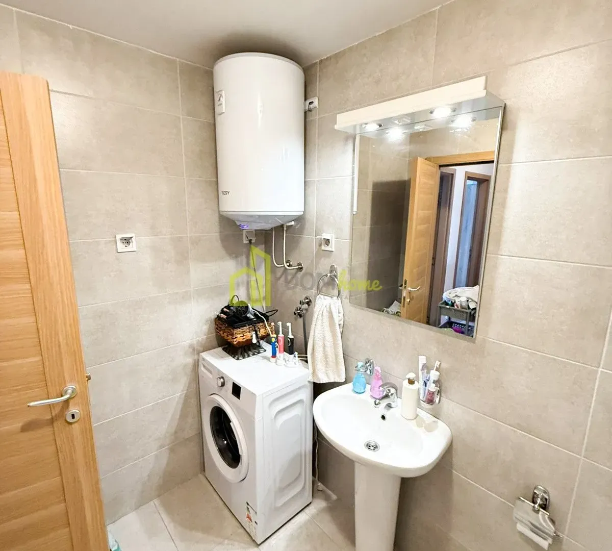 Izdavanje, dvosoban stan, 65m², Stari Aerodrom, Podgorica