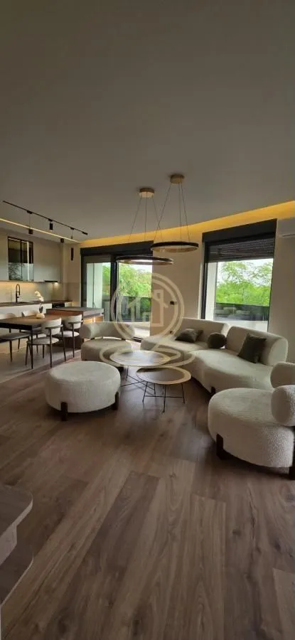 Izdavanje, trosoban stan, 83m², Olimp, Zvezdara Sve Podlokacije