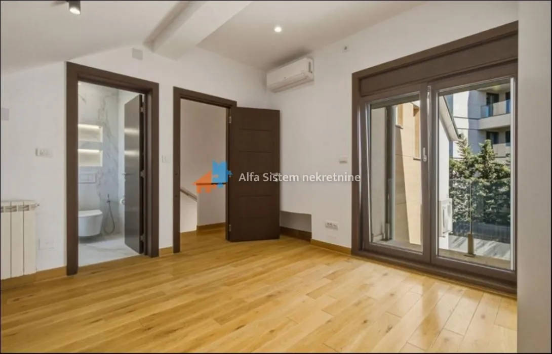 Rent, house, 240m², Savski Venac, Beograd