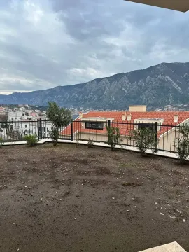 View from the terrace towards the mountains and neighborhood. - image 4