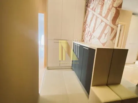 Izdavanje, četvorosoban stan, 98m², Centar, Novi Sad - image 16