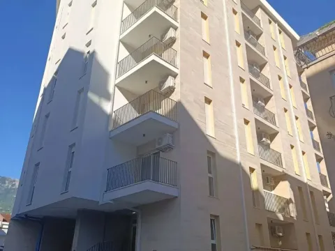 Sale, two bedroom apartment, 65m², Centar, Budva - image 2