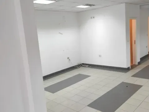 Izdavanje, poslovni prostor, 65m², Zvezdara Sve Podlokacije, Beograd - image 2