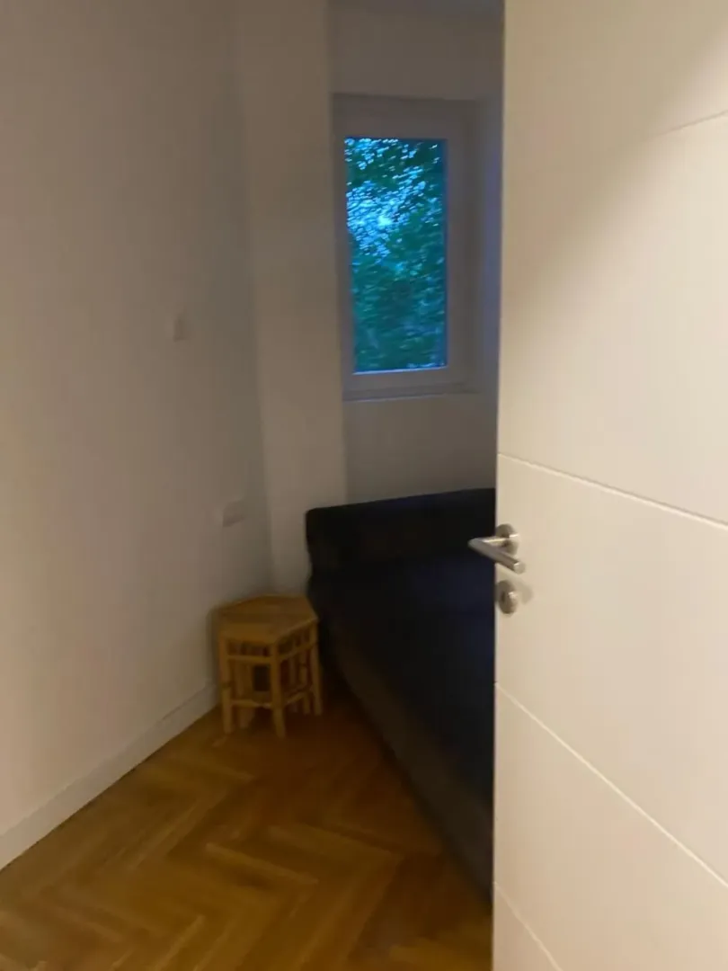 Izdavanje, trosoban stan, 44m², Novi Beograd Blok 1 Fontana, Novi Beograd Sve Podlokacije