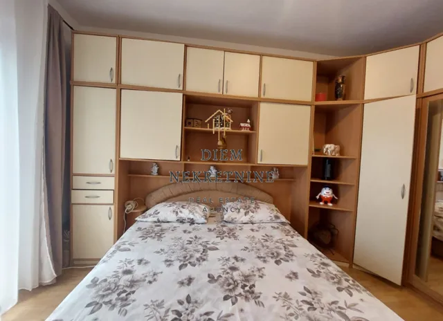 Izdavanje, dvosoban stan, 70m², Škaljari, Kotor