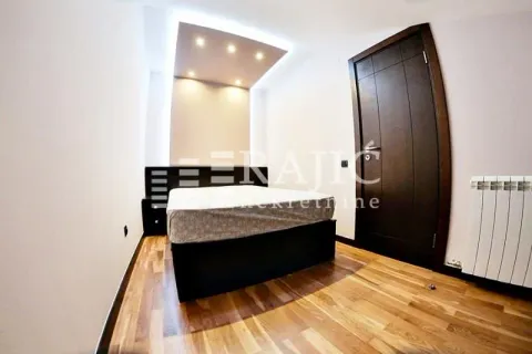 Bedroom with a double bed and a dropped ceiling. - image 6