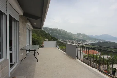 Spacious terrace with panoramic views of the mountains and sea. - image 8