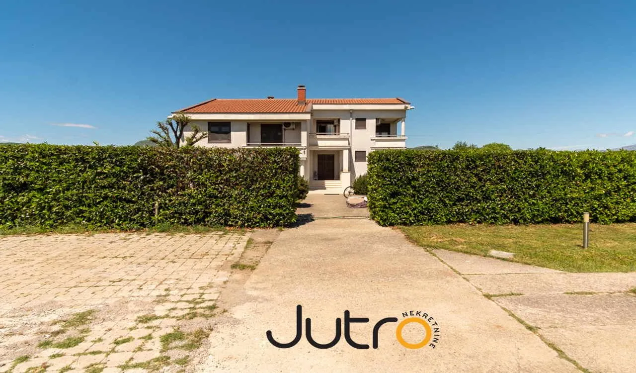 Rent, house, 320m², Donja Gorica, Podgorica