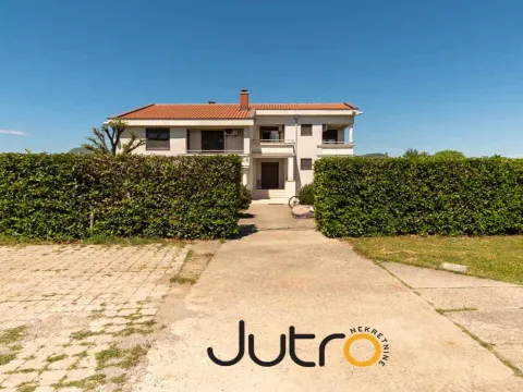 Izdavanje, kuća, 320m², Donja Gorica, Podgorica - image 8