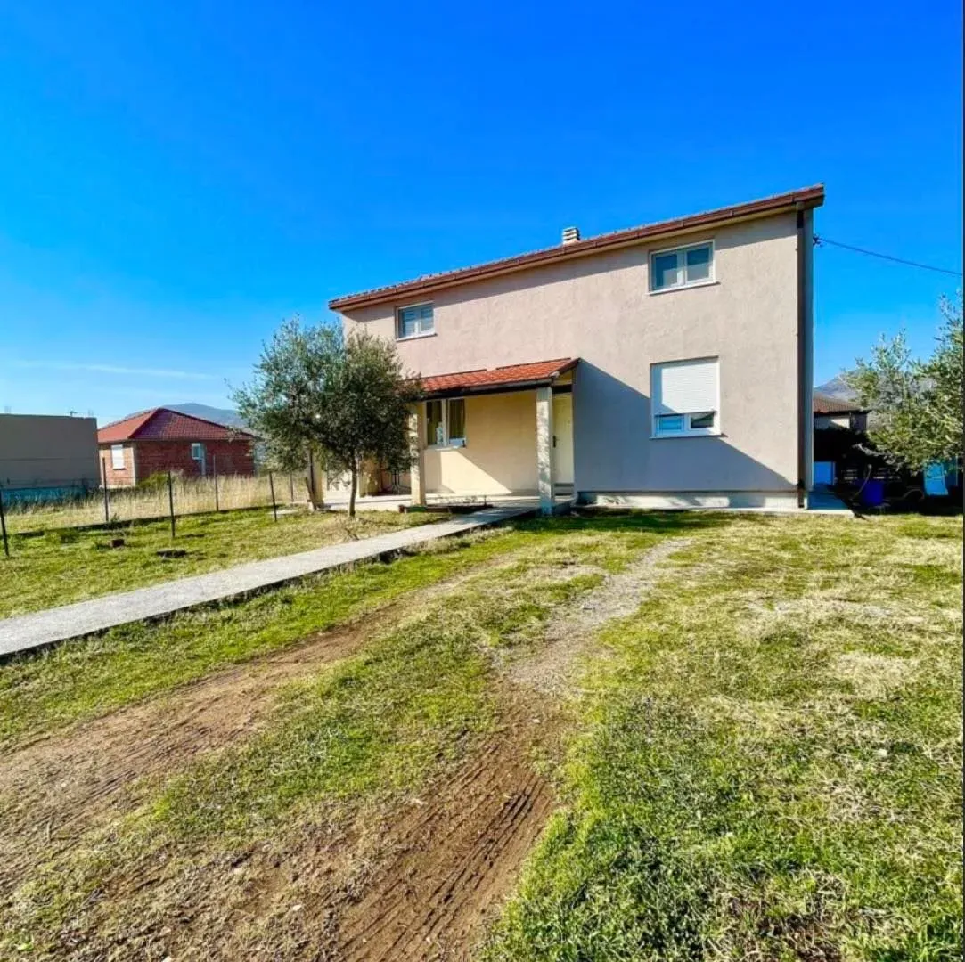 Rent, house, 145m², Donji Kokoti, Podgorica