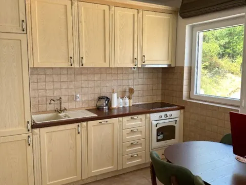 Izdavanje, trosoban stan, 77m², Muo, Kotor - image 5