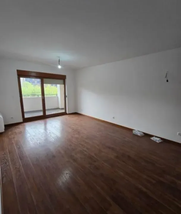 Izdavanje, trosoban stan, 96m², Master Kvart, Podgorica
