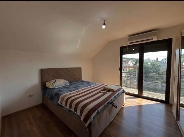 Izdavanje, dvosoban stan, 75m², Zagorič, Podgorica