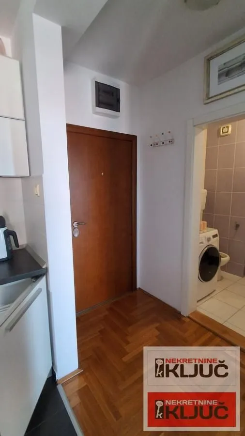 Izdavanje, dvosoban stan, 50m², Grbavica, Novi Sad Sve Podlokacije