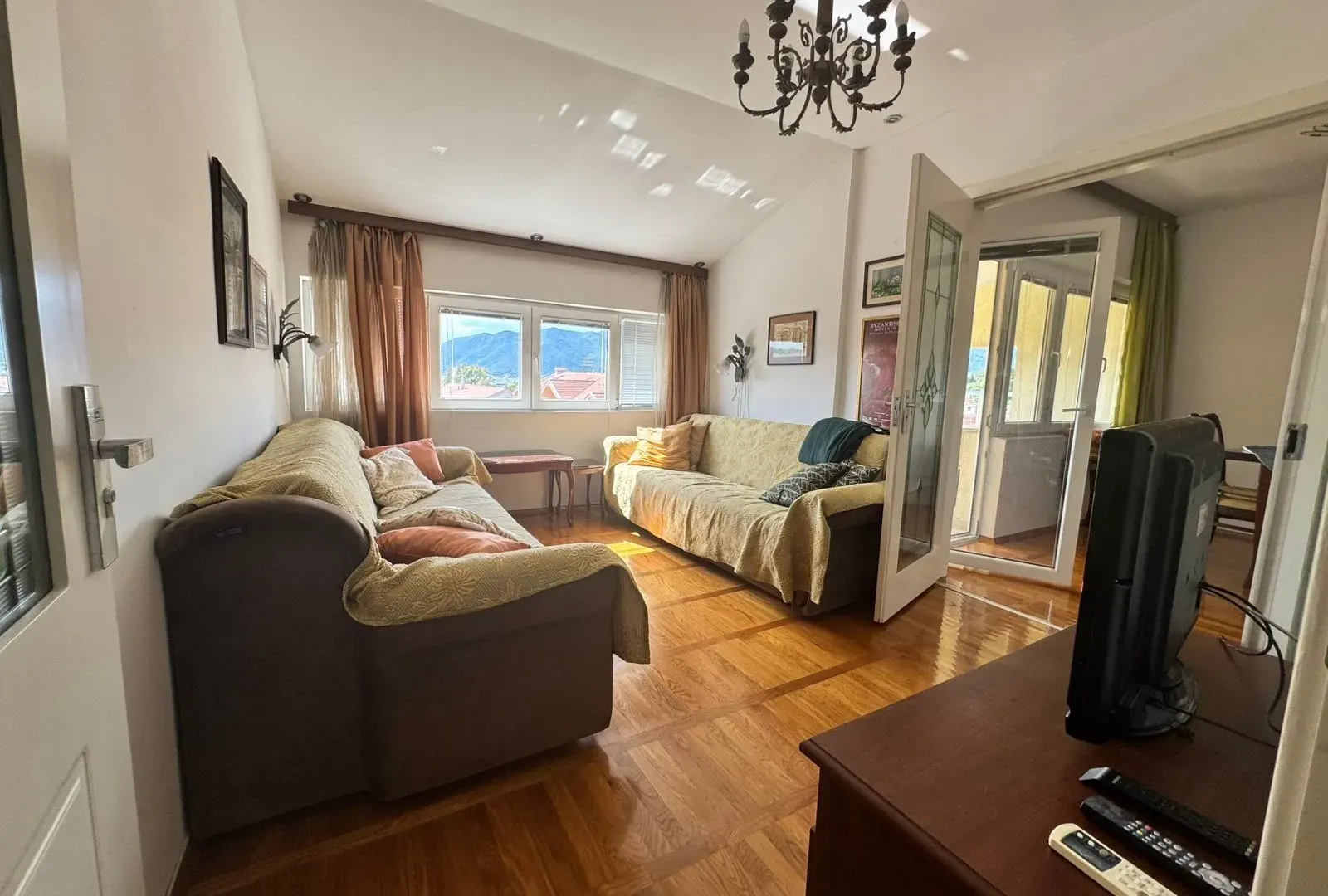 Izdavanje, jednosoban stan, 75m², Centar, Tivat