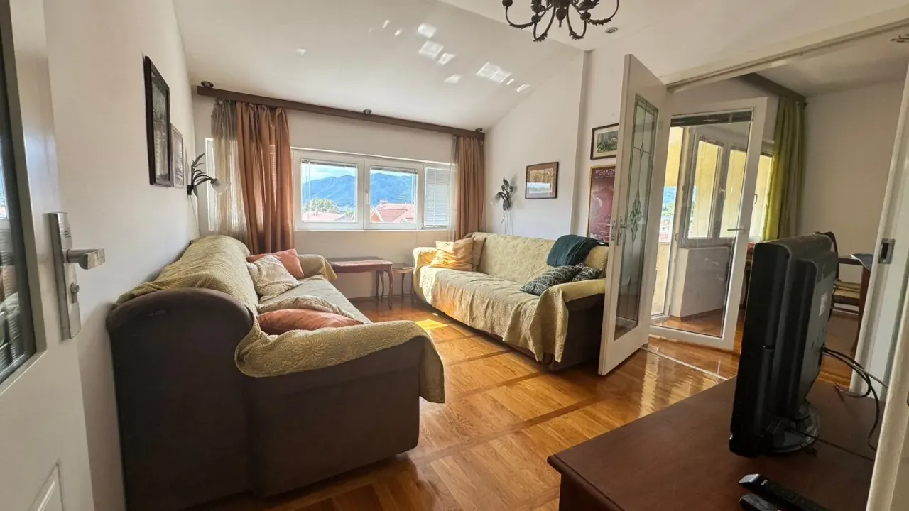 Izdavanje, jednosoban stan, 75m², Centar, Tivat