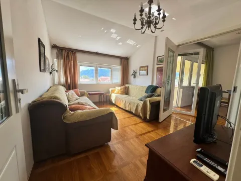 Izdavanje, jednosoban stan, 75m², Centar, Tivat - image 1