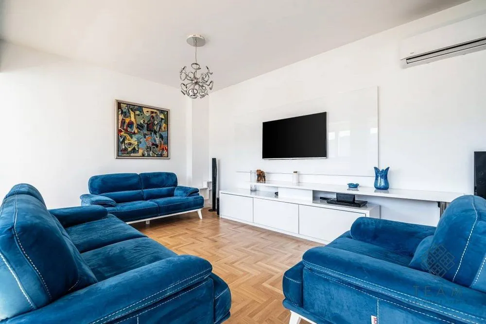 Prodaja, trosoban stan, 105m², Centar, Budva