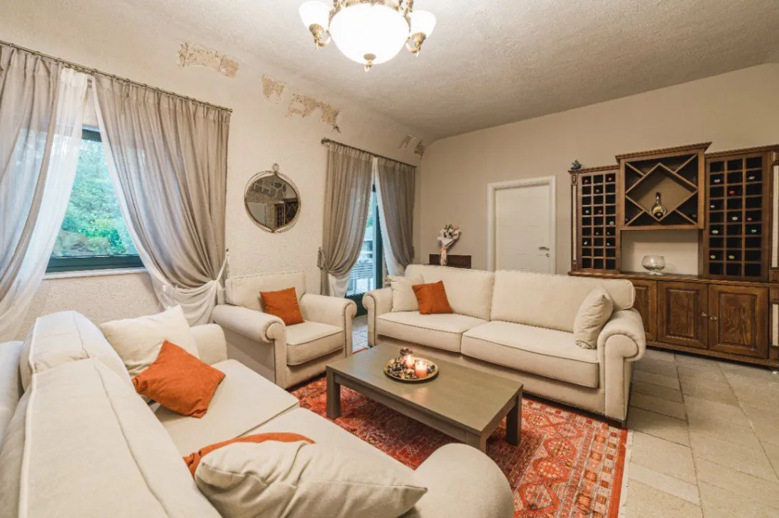 Sale, house, 300m², Mareza, Podgorica
