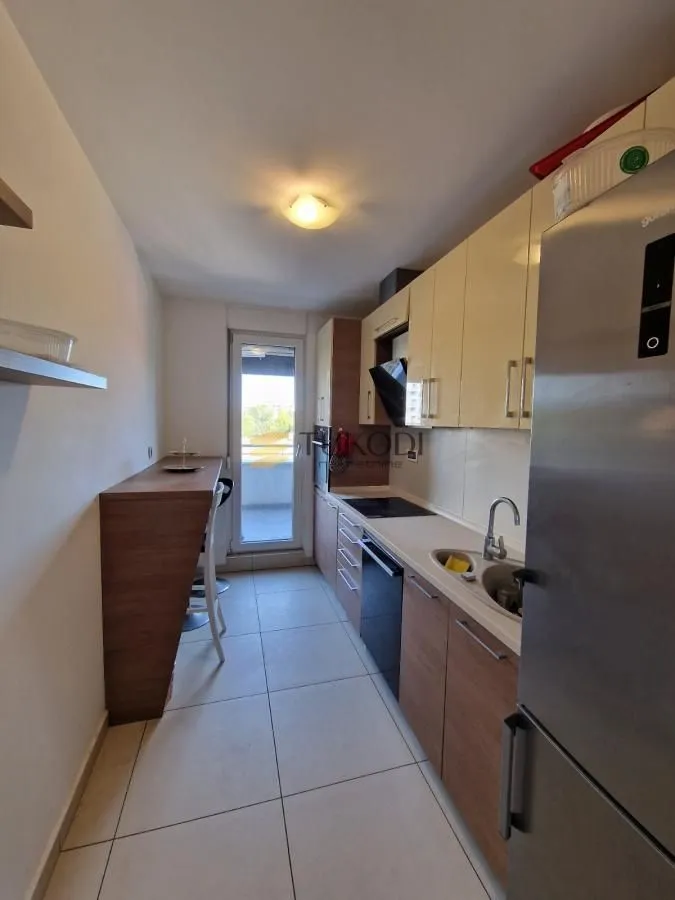 Prodaja, trosoban stan, 86m², Adamovićevo Naselje, Novi Sad Sve Podlokacije
