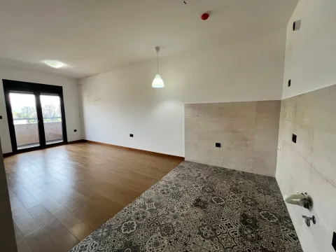 Izdavanje, dvosoban stan, 68m², Ljubović, Podgorica - image 4