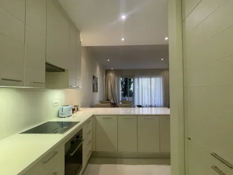 Izdavanje, dvosoban stan, 100m², Tivat, Crna Gora - image 11