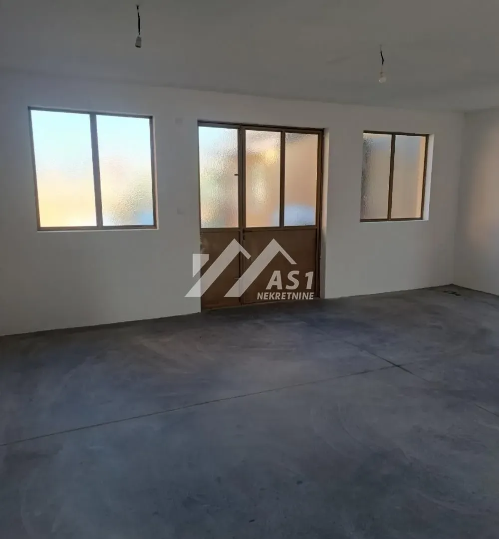 Izdavanje, poslovni prostor, 100m², Novo naselje, Novi Sad