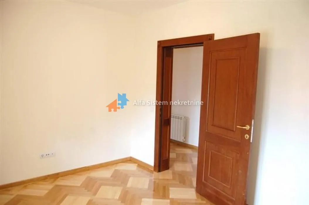 Izdavanje, stan, 300m², Savski Venac, Beograd