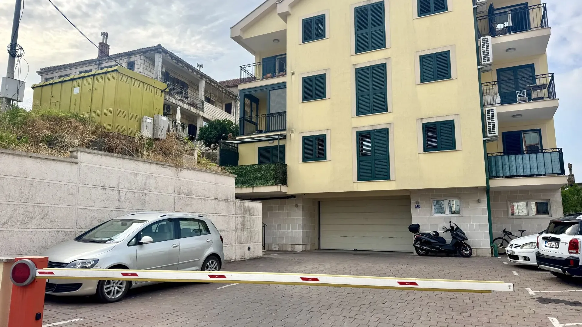 Rent, three bedroom apartment, 86m², Kalimanj, Tivat
