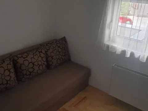 Izdavanje, dvosoban stan, 38m², Centar, Novi Sad - image 2