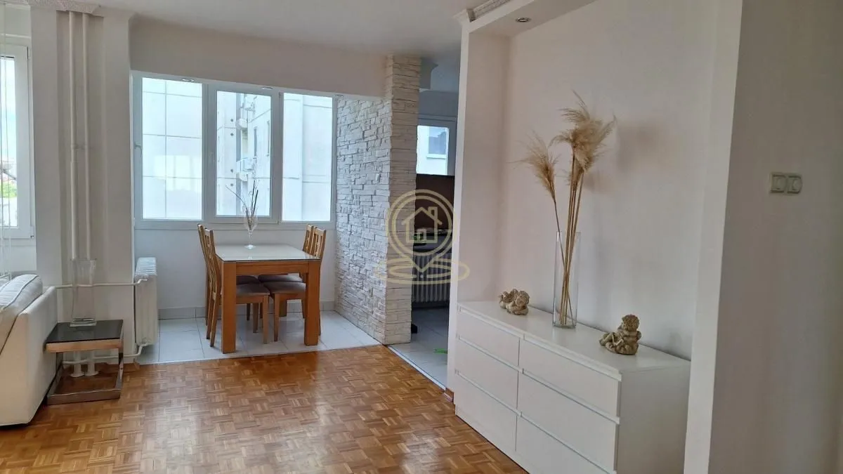 Prodaja, jednosoban stan, 62m², Bulevar Oslobodjenja, Novi Sad Sve Podlokacije
