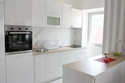 Izdavanje, trosoban stan, 120m², Centar, Budva - image 3