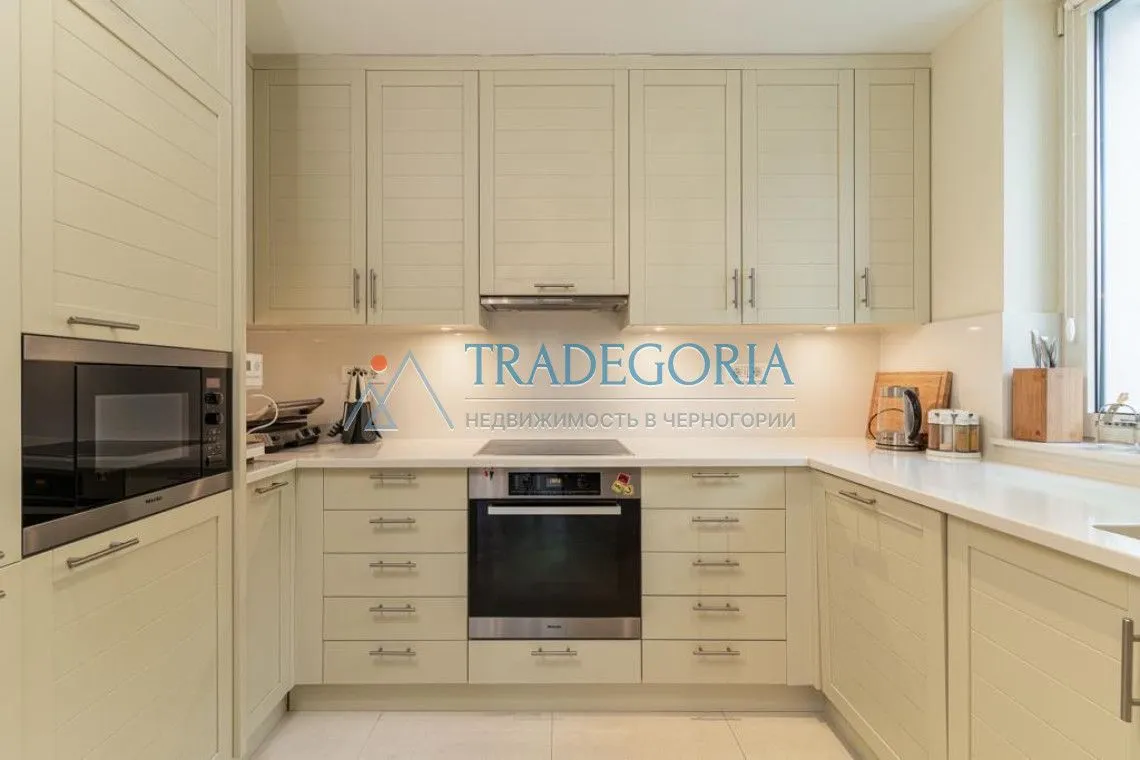 Prodaja, dvosoban stan, 122m², Tivat, Crna Gora