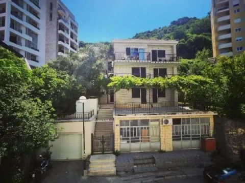 Sale, house, 247m², Budva, Crna Gora - image 1