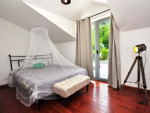 Prodaja, dvosoban stan, 200m², Risan, Kotor - image 22