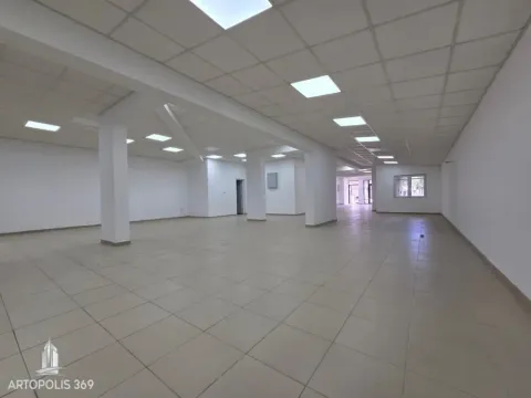 Izdavanje, poslovni prostor, 310m², Dušanovac, Voždovac Sve Podlokacije - image 1