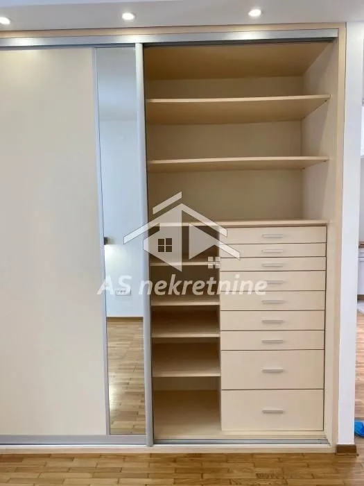 Izdavanje, trosoban stan, 58m², Zvezdara Sve Podlokacije, Beograd