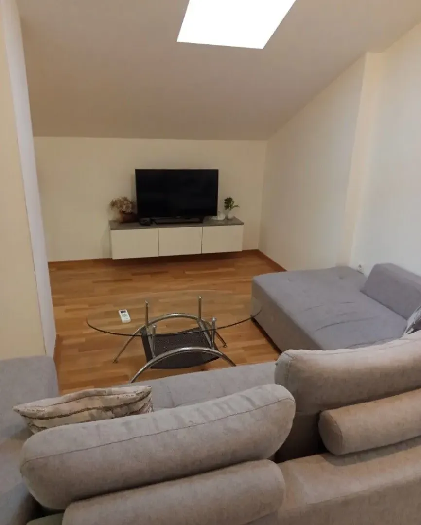 Izdavanje, jednosoban stan, 55m², Kava, Tivat