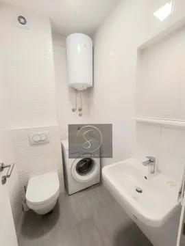 Modernly equipped bathroom with sanitary ware and a washing machine. - image 7