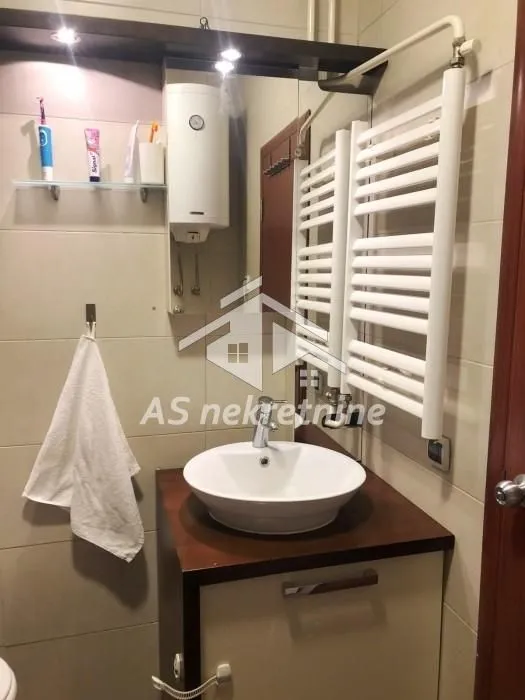 Izdavanje, dvosoban stan, 50m², Kalenić Pijaca, Vračar Sve Podlokacije