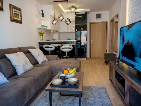 Rent, one bedroom apartment, 45m², Budva, Crna Gora - image 11