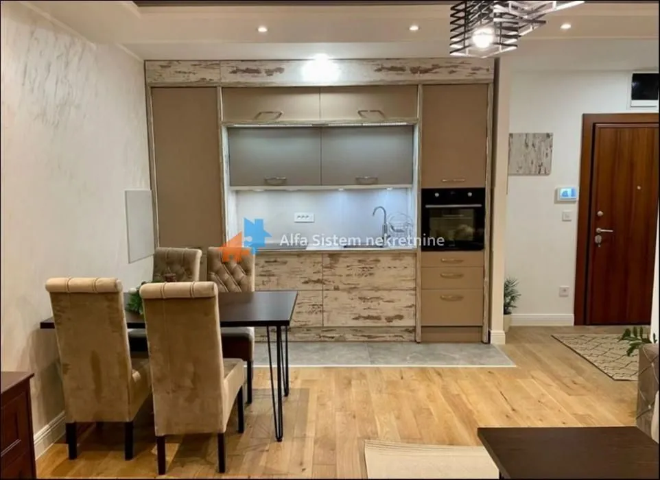Izdavanje, dvosoban stan, 43m², Vračar Sve Podlokacije, Beograd