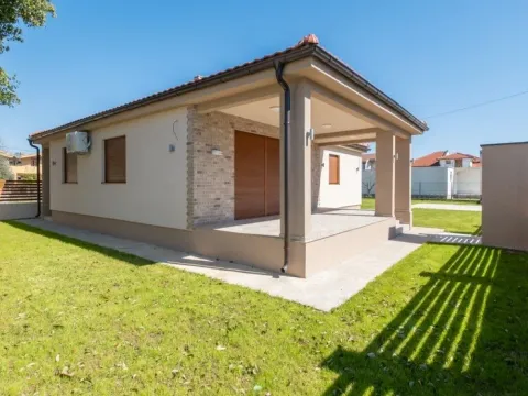 Izdavanje, kuća, 140m², Donja Gorica, Podgorica - image 20