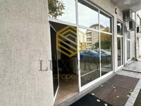 Izdavanje, poslovni prostor, 120m², City Kvart, Podgorica - image 9