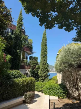 Rent, two bedroom apartment, 156m², Budva, Crna Gora - image 12