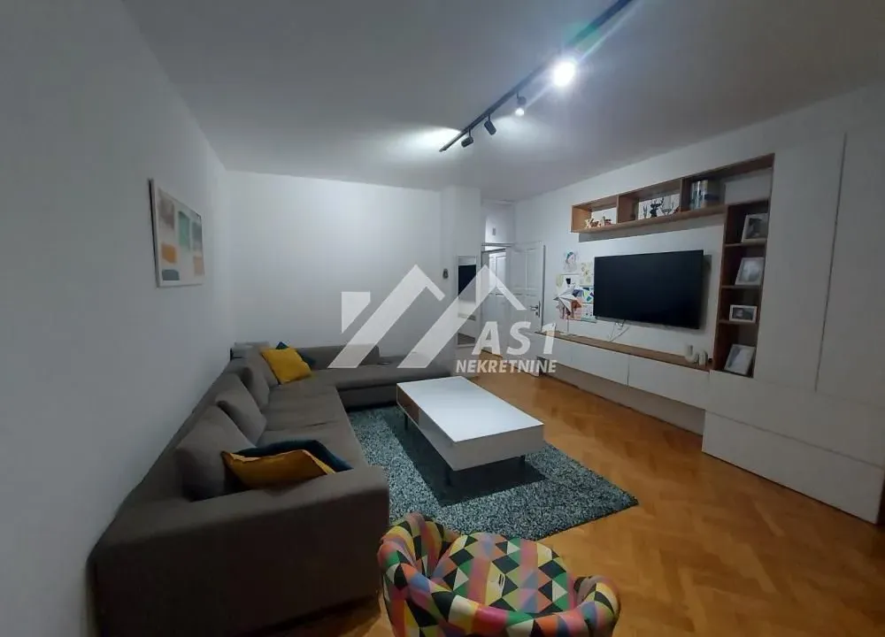 Izdavanje, trosoban stan, 85m², Sajam, Novi Sad Sve Podlokacije
